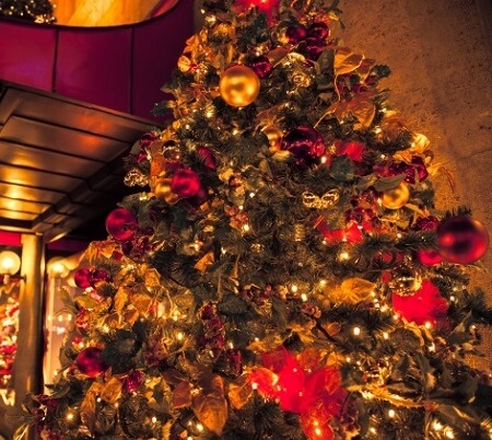 クリスマスツリーの飾り付けに最適な時期はいつからいつまで 美しく時を重ねる